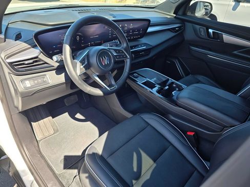 Used 2025 Buick Enclave Preferred FWD image 2