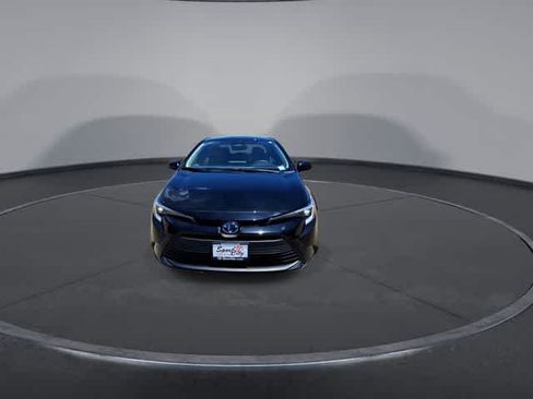 Used 2025 Toyota Corolla LE FWD image 3