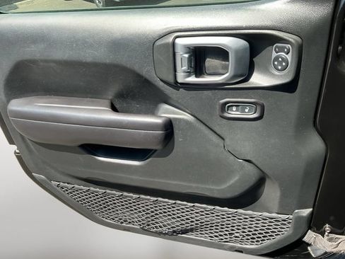 Used 2018 Jeep Wrangler Rubicon w/ LED Lighting Group AWD/4WD image 11