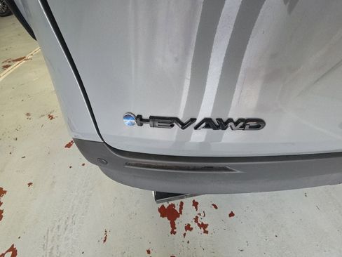 Used 2025 Toyota Sienna XLE Woodland Edition image 7