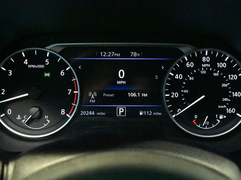 Used 2025 Nissan Sentra SR w/ SR Premium Package FWD image 17