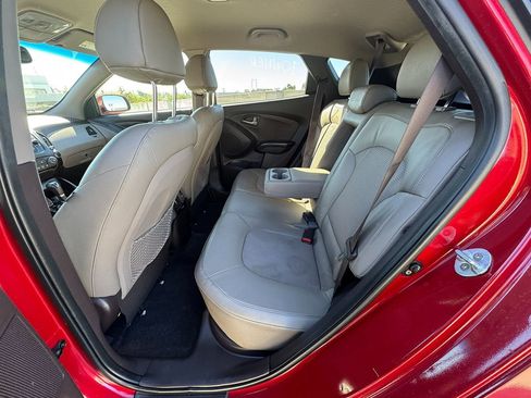 Used 2015 Hyundai Tucson SE image 18