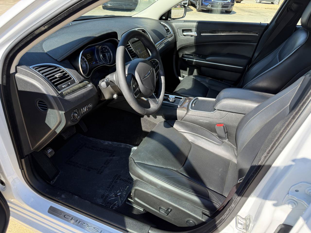 Used 2023 Chrysler 300 Touring L w/ Comfort Group RWD image 7