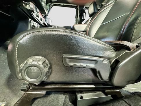 Used 2018 Jeep Wrangler Unlimited Rubicon image 26