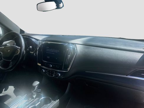 Used 2022 Chevrolet Traverse LT FWD image 30