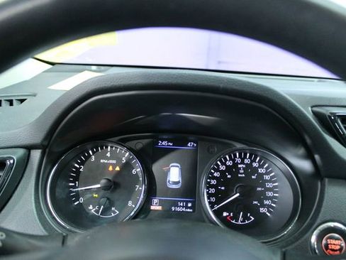 Used 2018 Nissan Rogue SV image 15