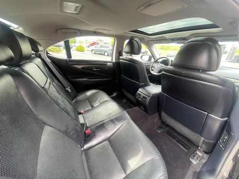 Used 2015 Lexus LS 460 AWD w/ Comfort Package image 12