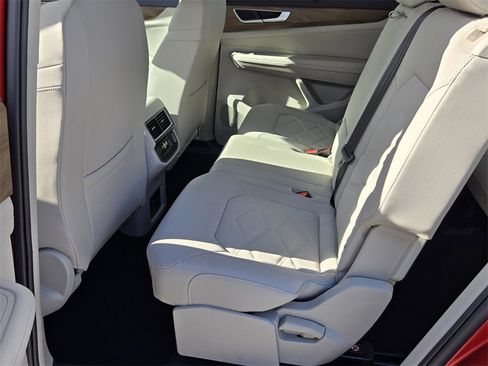 Certified 2025 Volkswagen Atlas SE w/ Black Wheel Package image 11