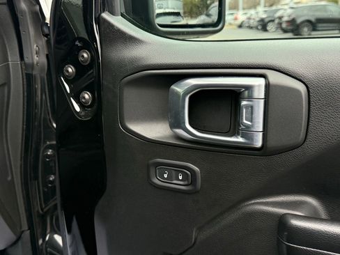 Used 2021 Jeep Gladiator Sport image 22