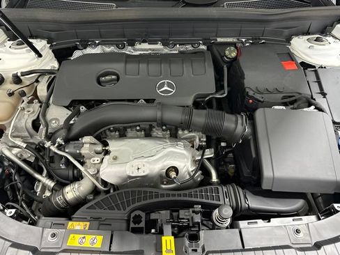 Used 2023 Mercedes-Benz GLB 250 4MATIC image 10