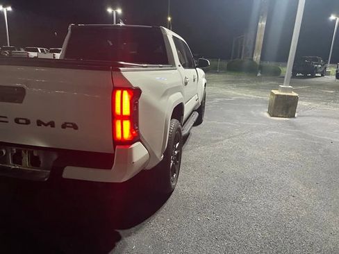 Used 2024 Toyota Tacoma SR5 AWD/4WD image 30