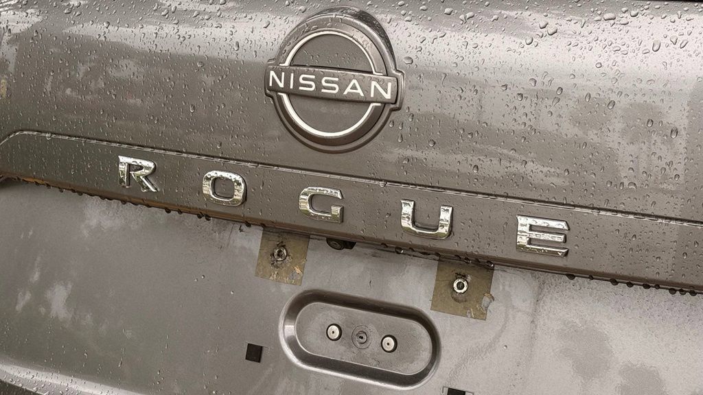 Used 2023 Nissan Rogue SV FWD image 11