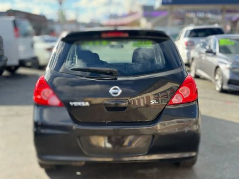 Used 2011 Nissan Versa Hatchback w/ Premium Pkg FWD image 4