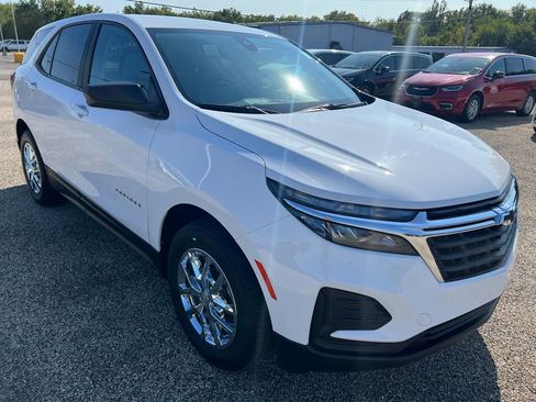 Used 2024 Chevrolet Equinox LS w/ LS Convenience Package image 5