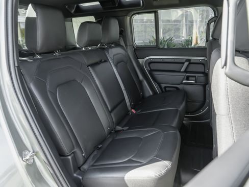 Used 2025 Land Rover Defender 110 S image 37