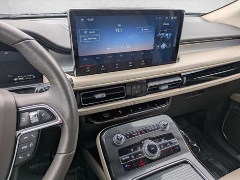 Used 2021 Lincoln Nautilus FWD image 12