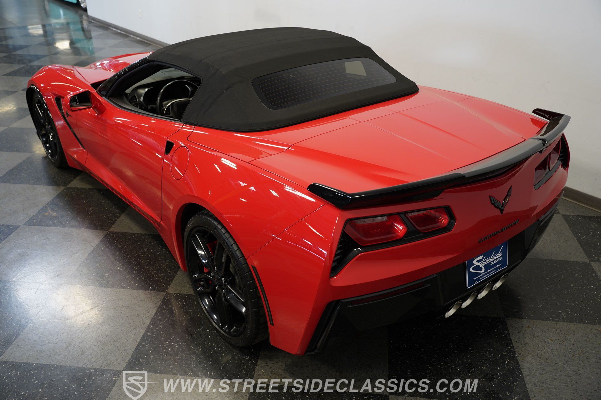 Used 2019 Chevrolet Corvette Stingray Convertible w/ Carbon Flash Badge Package RWD image 26