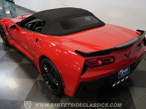 Used 2019 Chevrolet Corvette Stingray Convertible w/ Carbon Flash Badge Package image 26