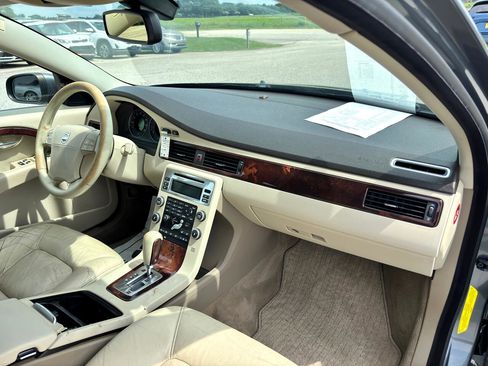 Used 2008 Volvo V70 image 24