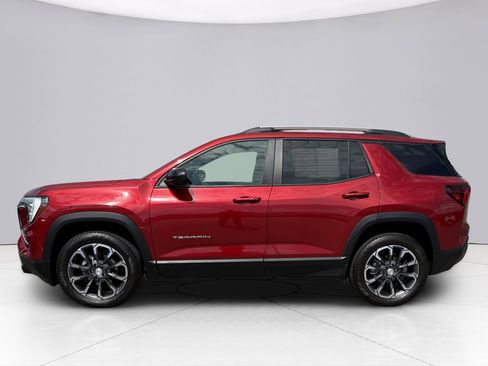 Used 2025 GMC Terrain Elevation w/ Elevation Premium Package AWD/4WD image 6