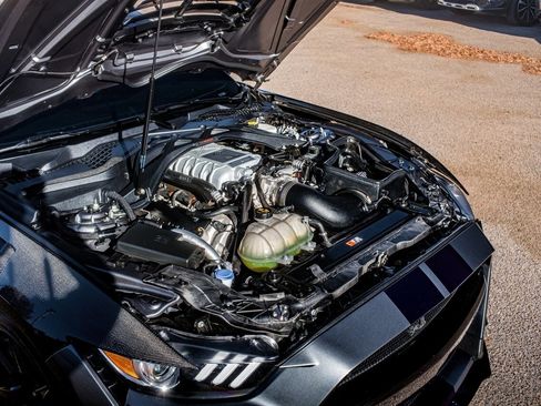 Used 2022 Ford Mustang Shelby GT500 w/ Carbon Fiber Track Pack image 38