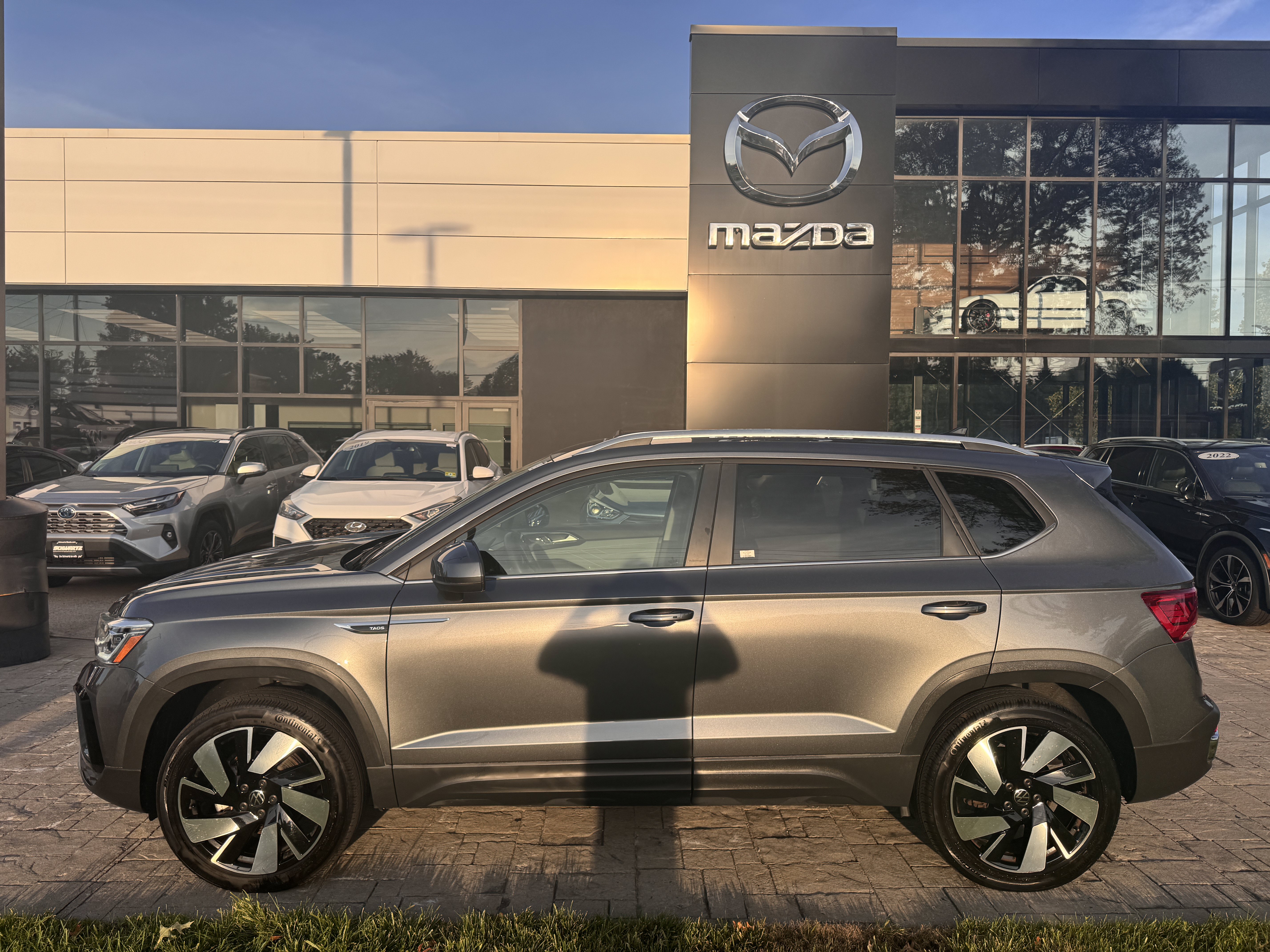 Used 2024 Volkswagen Taos SEL AWD/4WD image 4