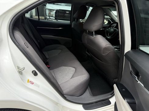 Used 2018 Toyota Camry FWD image 15