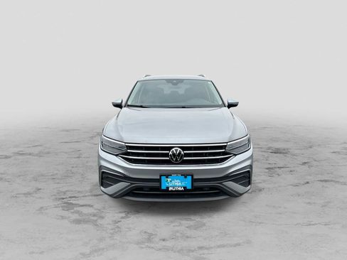 Used 2024 Volkswagen Tiguan SE AWD/4WD image 3