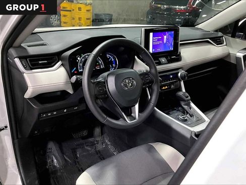 Used 2025 Toyota RAV4 XLE w/ Convenience Package image 18