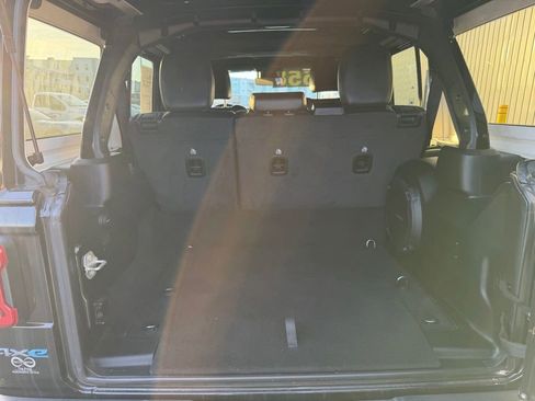 Used 2024 Jeep Wrangler Unlimited Rubicon 4xe AWD/4WD image 17