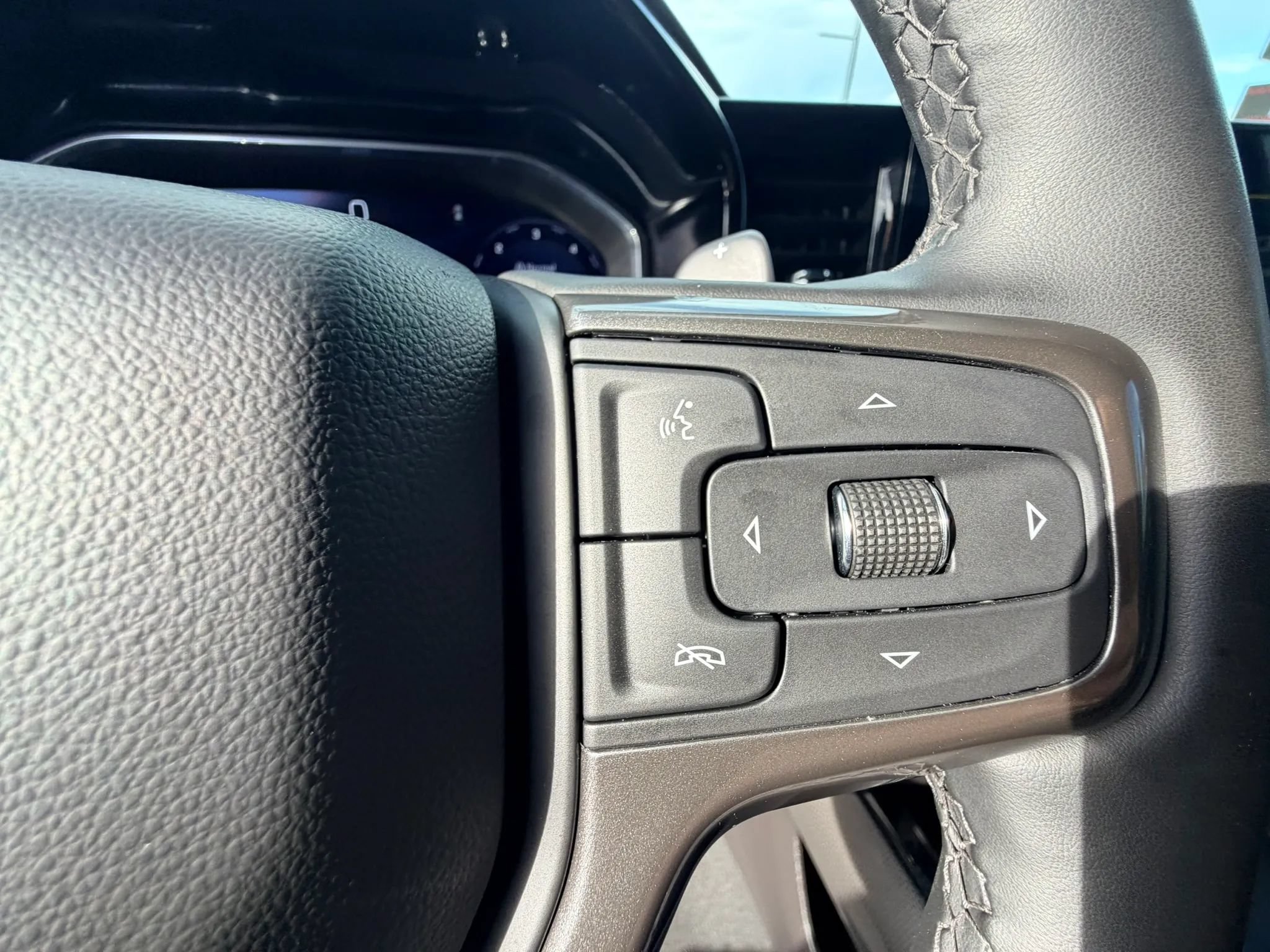 Used 2024 Chevrolet Silverado 1500 ZR2 w/ Technology Package AWD/4WD image 14