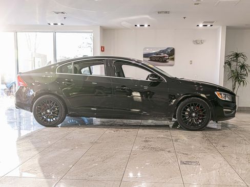 Used 2017 Volvo S60 T5 Inscription w/ Technology Package image 9