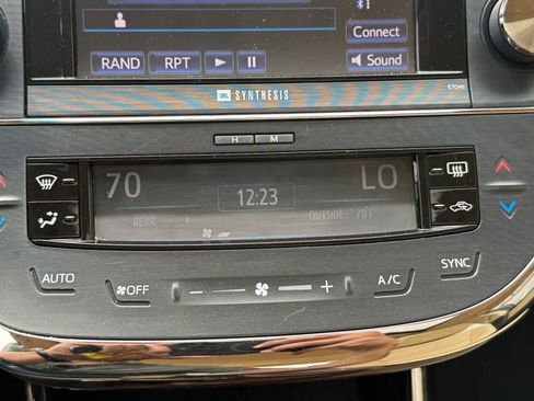 Used 2013 Toyota Avalon Limited FWD image 18