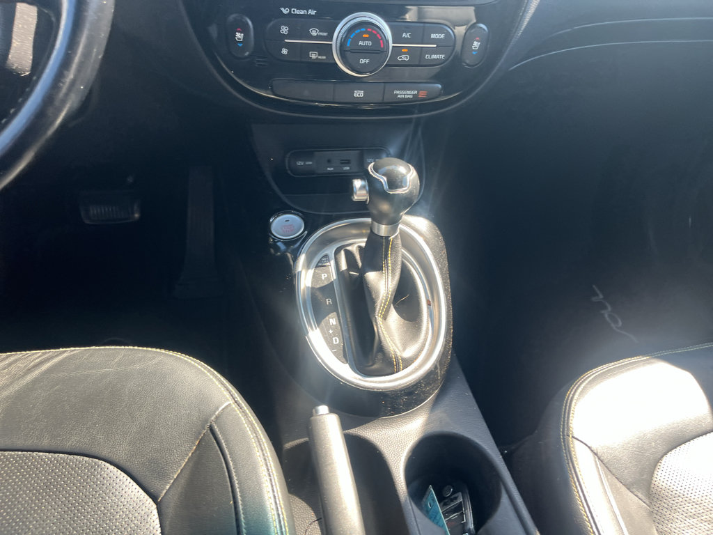 Used 2015 Kia Soul + w/ Primo Package FWD image 12