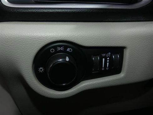 Used 2018 Chrysler Pacifica LX image 42