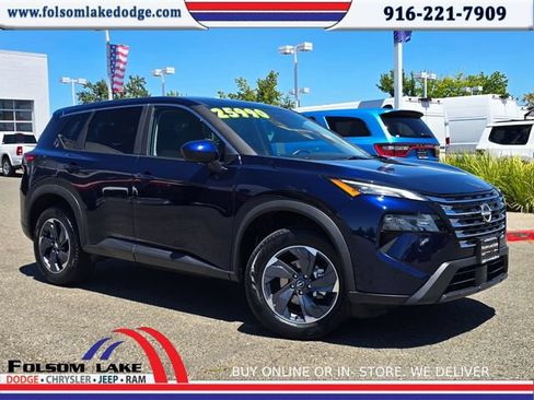 Used 2025 Nissan Rogue SV FWD image 1