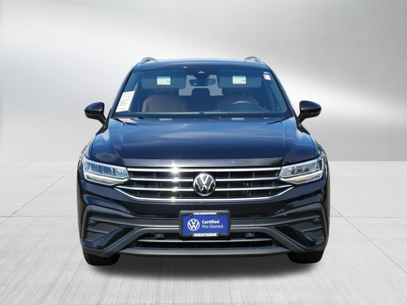Used 2022 Volkswagen Tiguan SE w/ Panoramic Sunroof Package AWD/4WD image 2