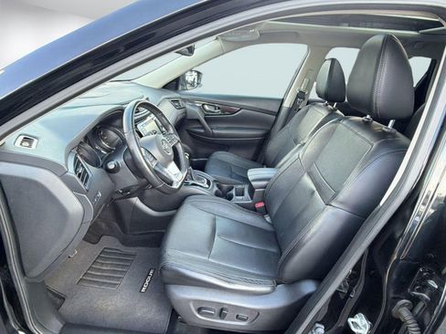 Used 2018 Nissan Rogue SL w/ Premium Package image 5