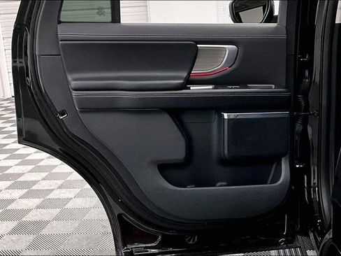 Used 2025 Ford Expedition Platinum image 23