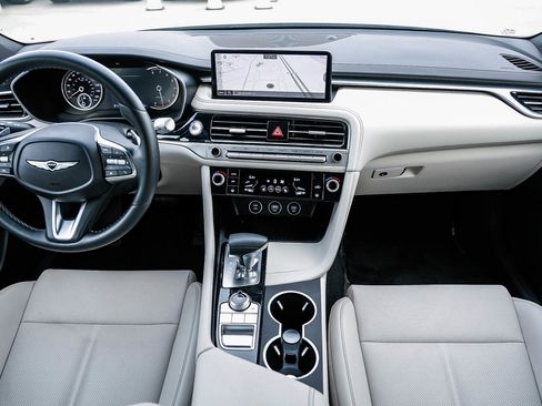 Used 2025 Genesis G70 2.5T image 10