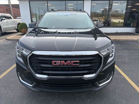 Used 2023 GMC Terrain SLE w/ Driver Convenience Package image 2