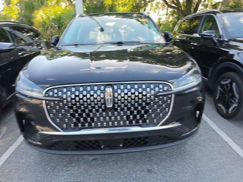 Used 2025 Lincoln Aviator AWD image 2