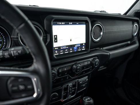 Used 2021 Jeep Wrangler Unlimited Sahara w/ Cold Weather Group AWD/4WD image 12