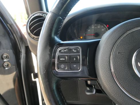 Used 2016 Jeep Wrangler Unlimited Sahara AWD/4WD image 16
