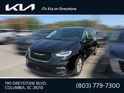 Used 2024 Chrysler Pacifica Touring-L