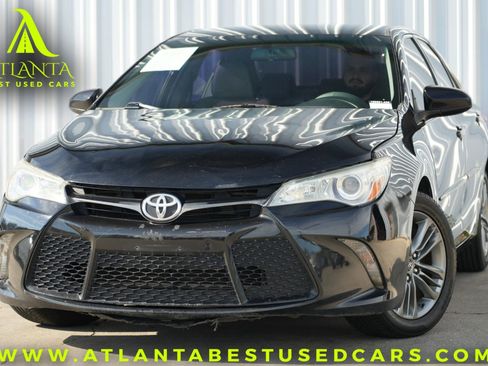 Used 2016 Toyota Camry SE image 1
