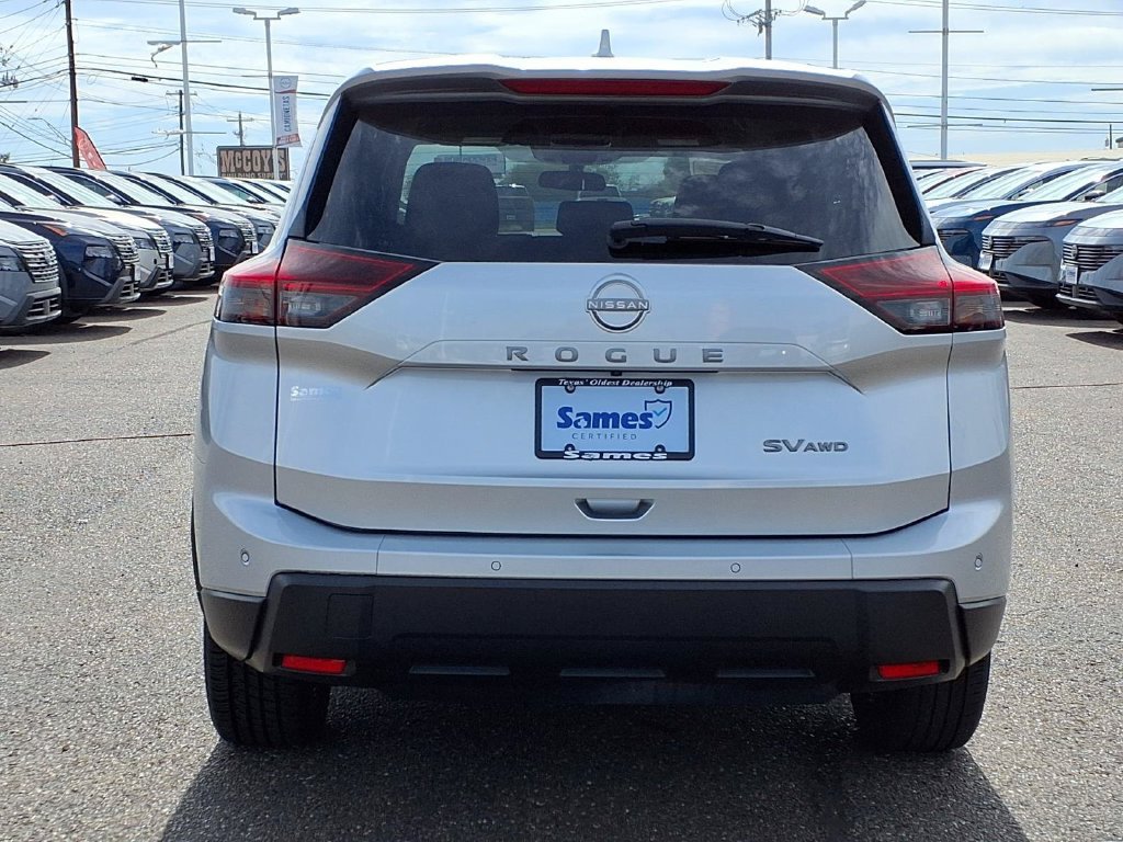 Used 2024 Nissan Rogue SV AWD/4WD image 7