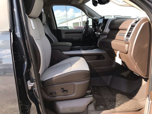 New 2026 RAM 2500 Laramie AWD/4WD image 19