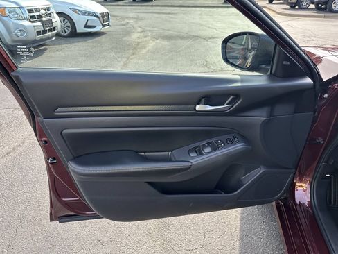 Used 2025 Nissan Altima 2.5 SV FWD image 10