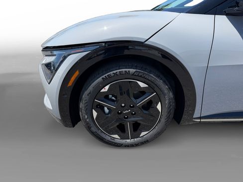 New 2026 Kia EV6 Wind RWD image 9